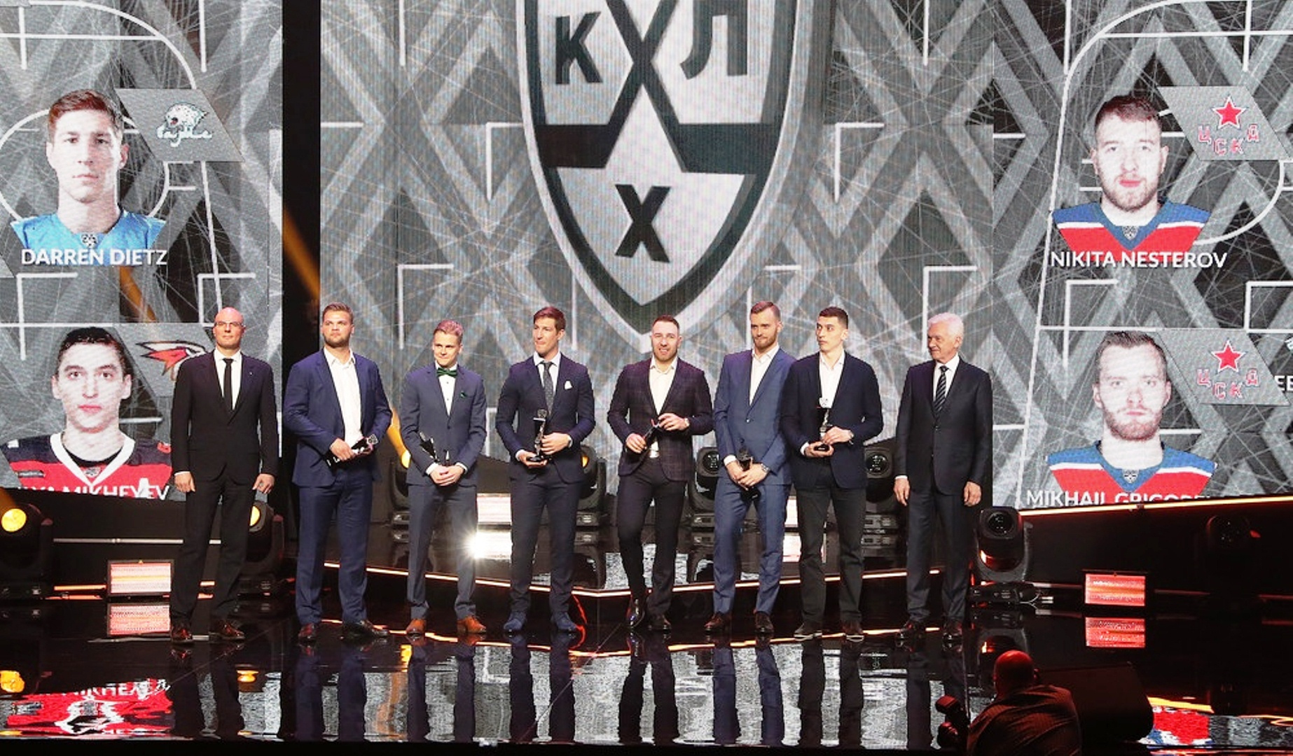 Закрытие кхл барвиха. Церемония закрытия кхл барвиха. Барвиха лакшери виладж церемония закрытия кхл. Награды кхл. Церемония награждения кхл 2022.