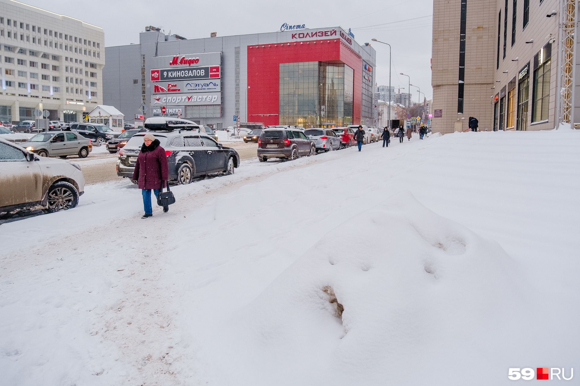Полна снег. Дети в снегу. Ребенок в сугробе. Гуси сбитые на охоте на снегу. Уборка снега трактором.