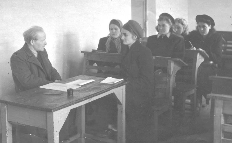 С 1944 года в здании открылась женская школа С 1944 года в здании открылась женская школа