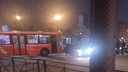 В Центральном районе пассажирский автобус врезался в иномарку