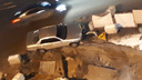 Водитель седана врезался в ограждение разрытой теплотрассы в Железнодорожном районе