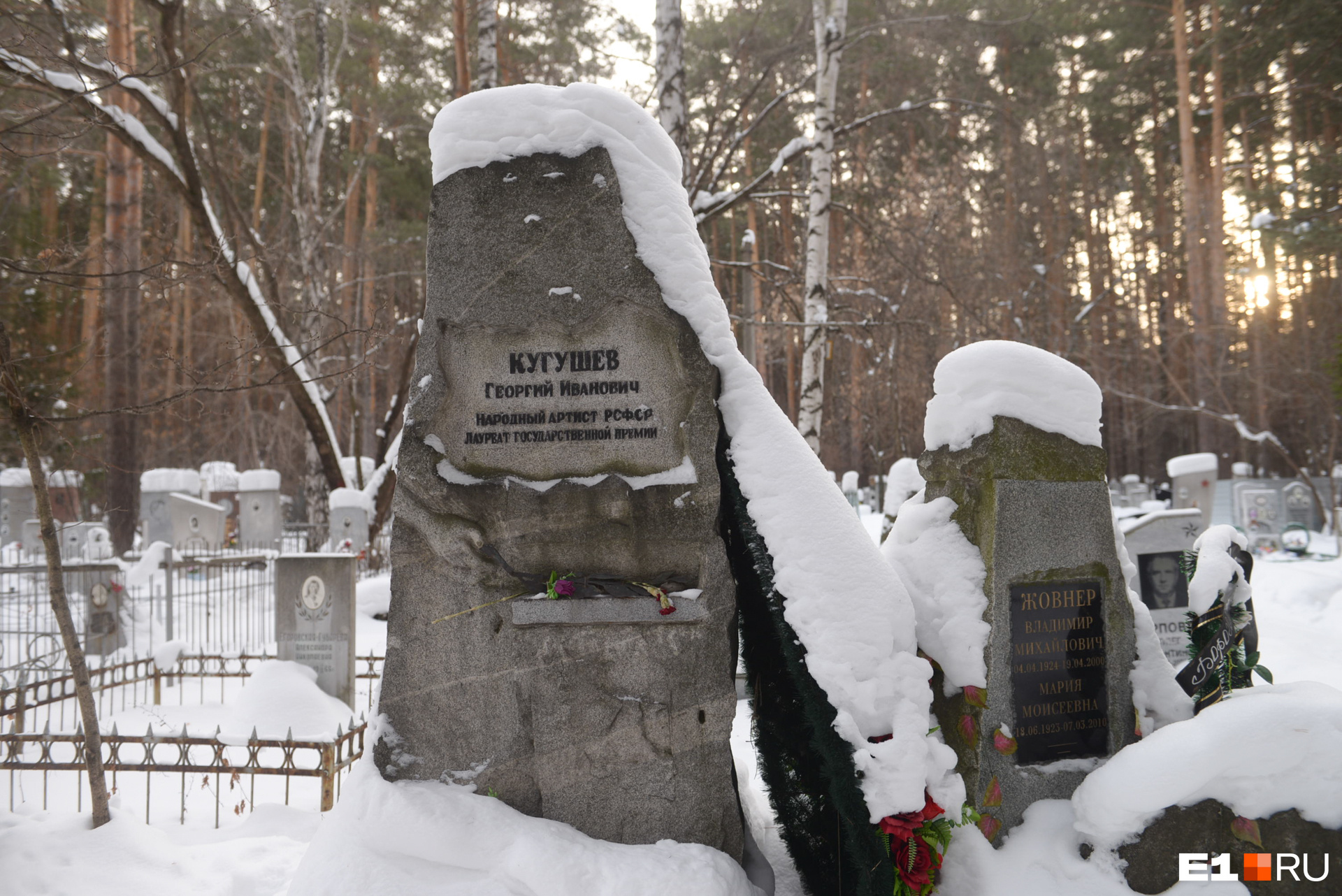 Памятник Кугушеву — один из самых внушительных на аллее артистов