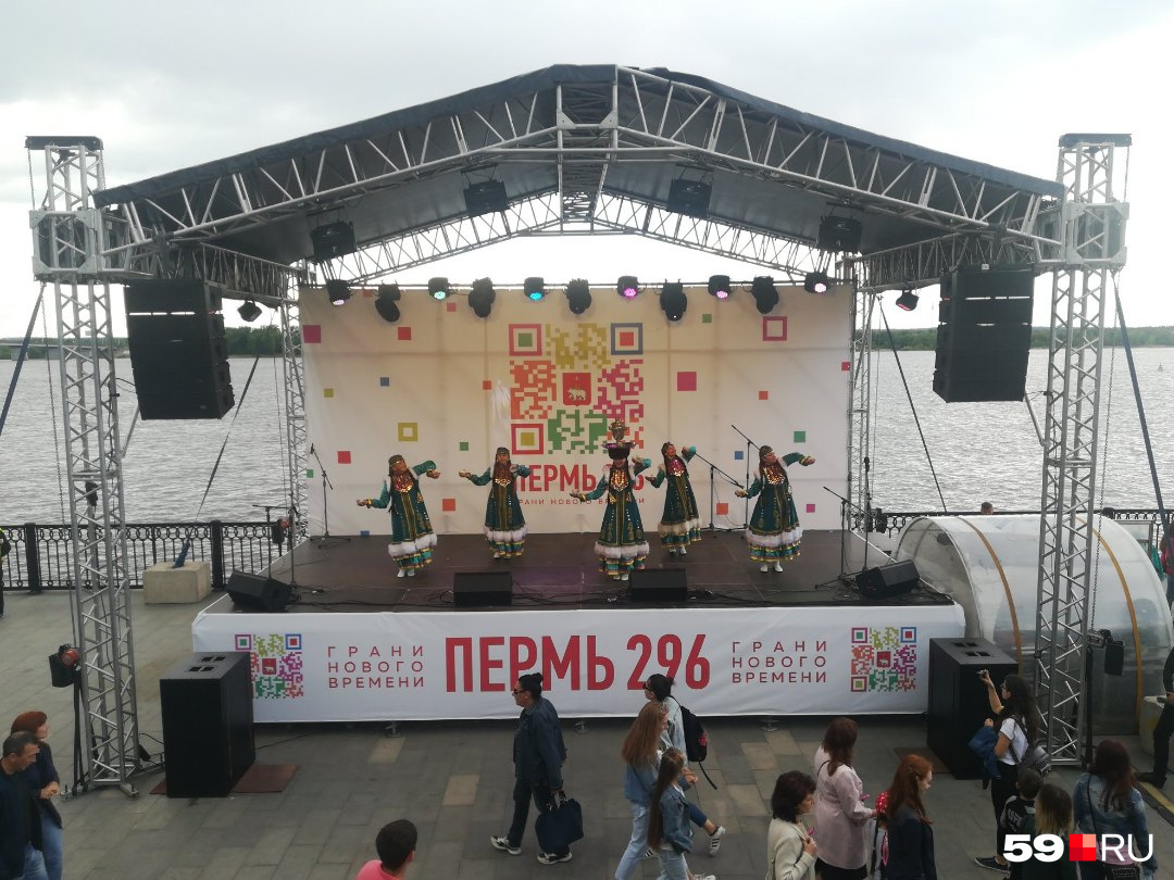 Песни и пляски Песни и пляски