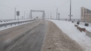 В Самаре автомобилисты сняли на видео открытые люки на Фрунзенском мосту