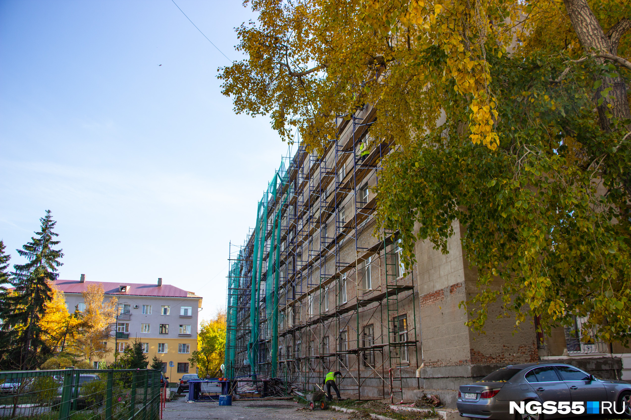 До относительно недавних пор в Омске существовала система регулярного обновления фасадов. Теперь это разовые акции До относительно недавних пор в Омске существовала система регулярного обновления фасадов. Теперь это разовые акции