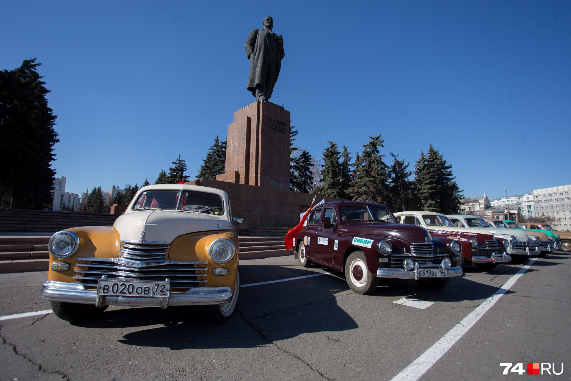 На прошлом параде в Челябинске позировали эти старички
