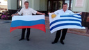 «По правилам FIFA»: около мэрии Самары подняли флаги России и Уругвая