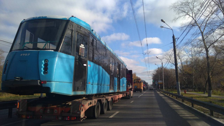 Прямиком из Москвы: в Нижний Новгород доставили новые трамваи