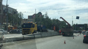 Бетонный разделитель закрыл стихийную парковку на Красном проспекте