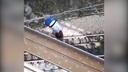 «Не шевелись!»: самарцы сняли на видео падение девочки с ж/д моста на провода в Запанском
