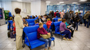Новосибирский автовокзал обставили синими диванами
