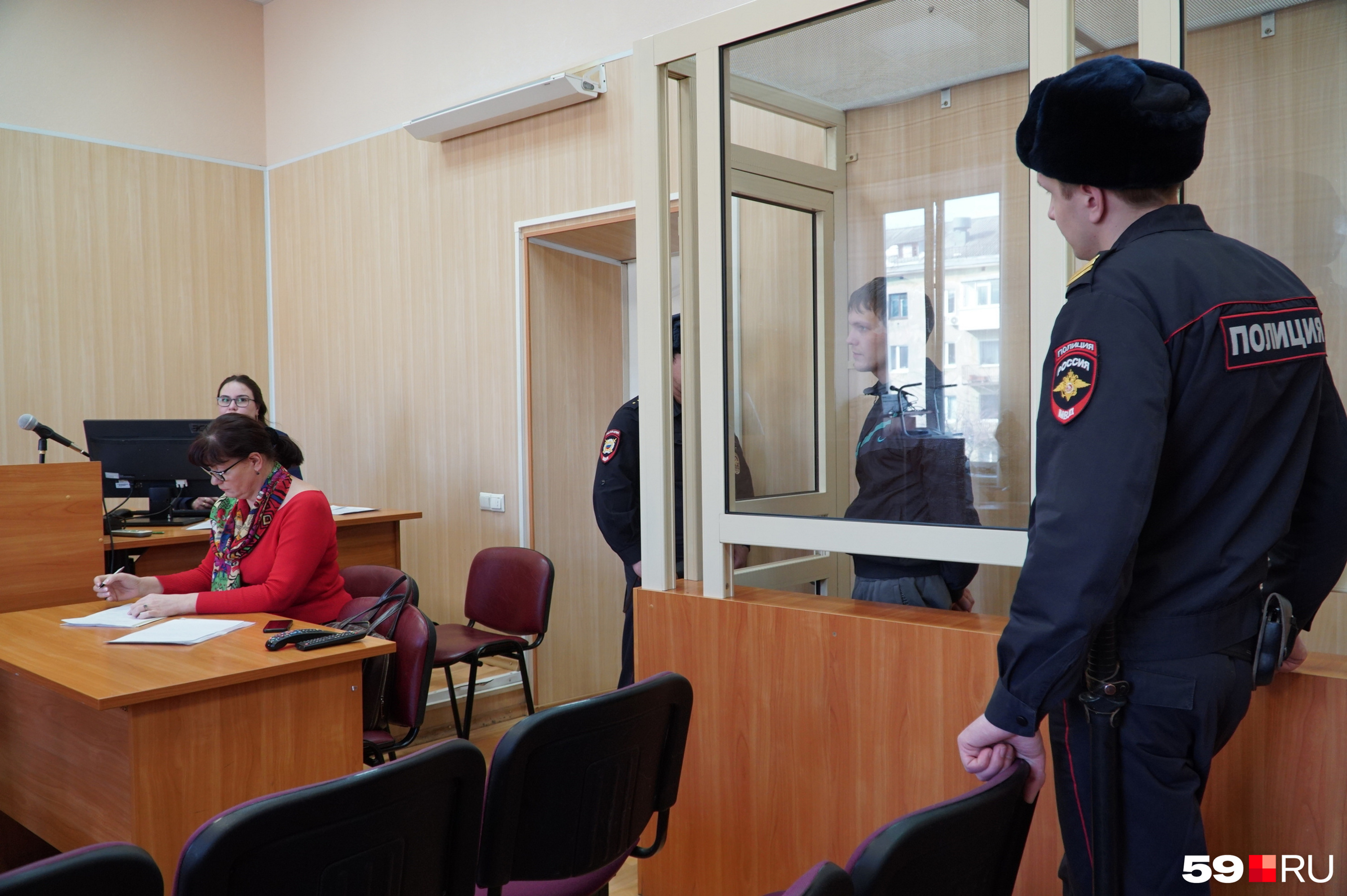 Лебедев просит домашний арест, его адвокат (в красном) настаивает на том же 