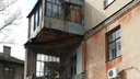 «Мы остались с повисшим в воздухе балконом»: обвалившийся в Волгограде дом продолжает рушиться