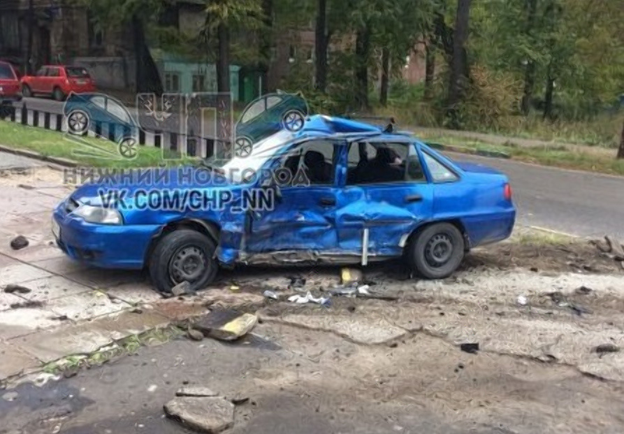 Легковушке сильно досталось Легковушке сильно досталось