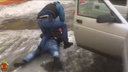 Не двигаться, лицом в лужу: ФСБ опубликовала видео задержания челябинских инспекторов ФМС за взятку