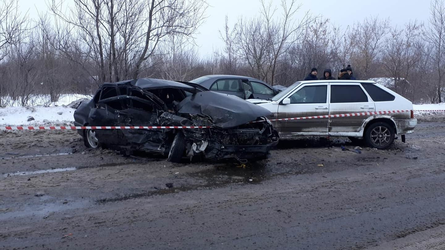 Участниками ДТП стали три автомобиля Участниками ДТП стали три автомобиля