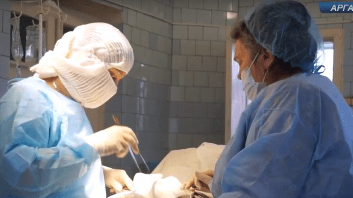 «Облупилась краска, отпала плитка»: приставы опечатали операционную в южноуральской больнице