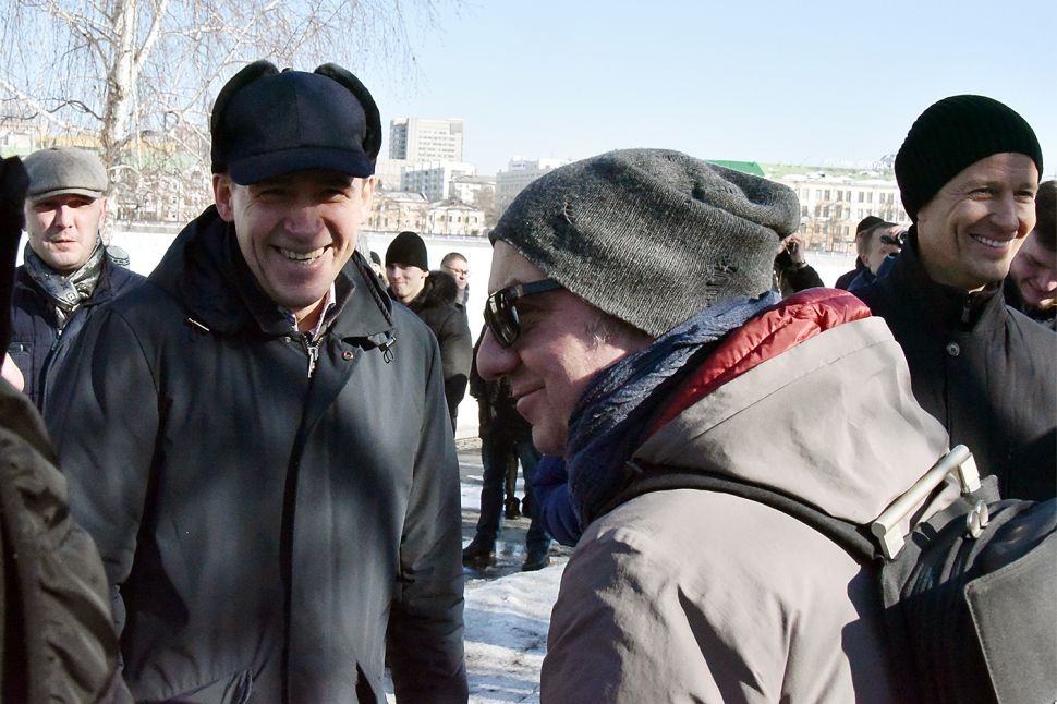 Владимир Шахрин вместе с губернатором Свердловской области Евгением Куйвашевым, который тоже участвовал в молебне