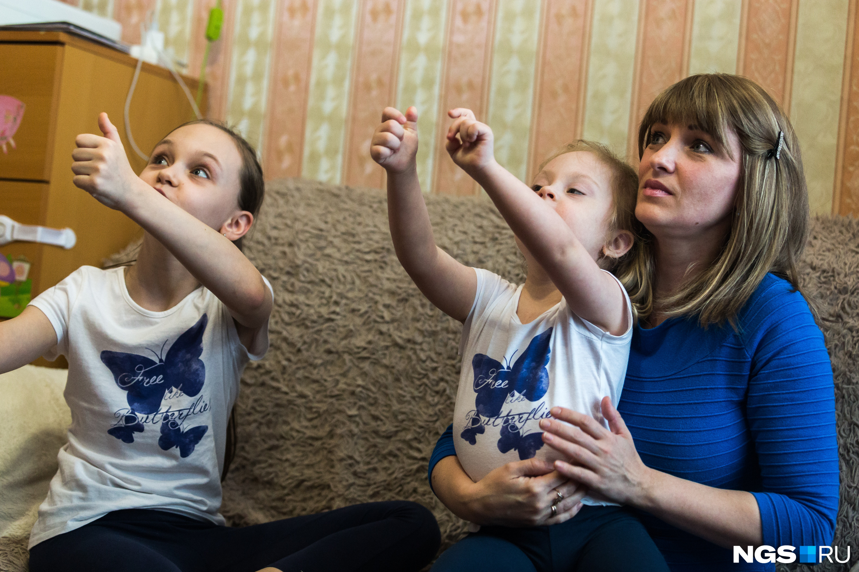Семья живёт в одной комнате уже полгода Семья живёт в одной комнате уже полгода