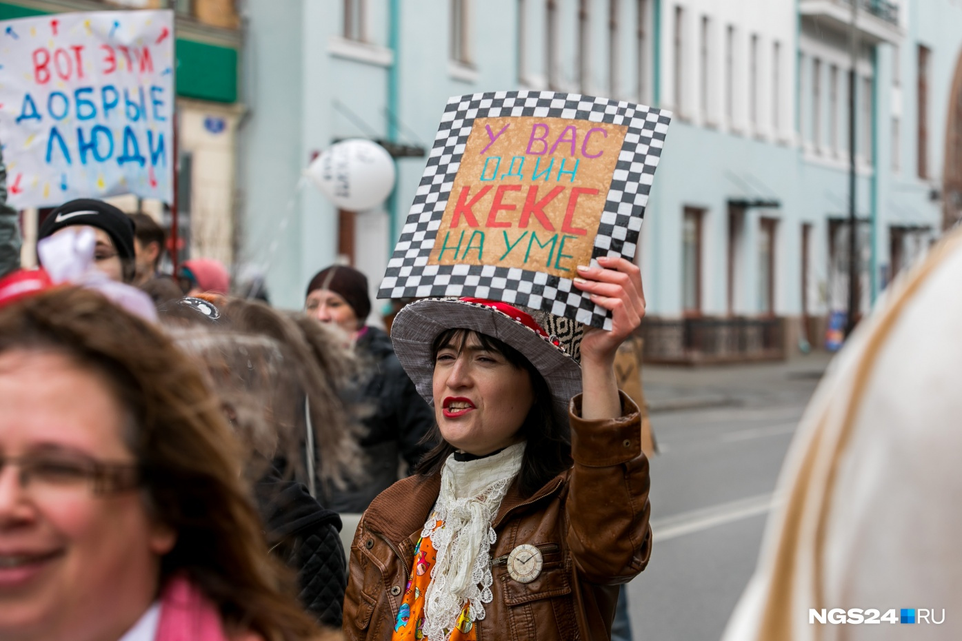 Кадры <a href="https://ngs24.ru/text/spring/2019/05/01/66075394/" target="_blank" class="_">«монстрации» из Красноярска</a> Кадры <a href="https://ngs24.ru/text/spring/2019/05/01/66075394/" target="_blank" class="_">«монстрации» из Красноярска</a>
