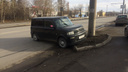 «Ford подрезал»: в Челябинске влетел в столб автомобиль с беременной пассажиркой