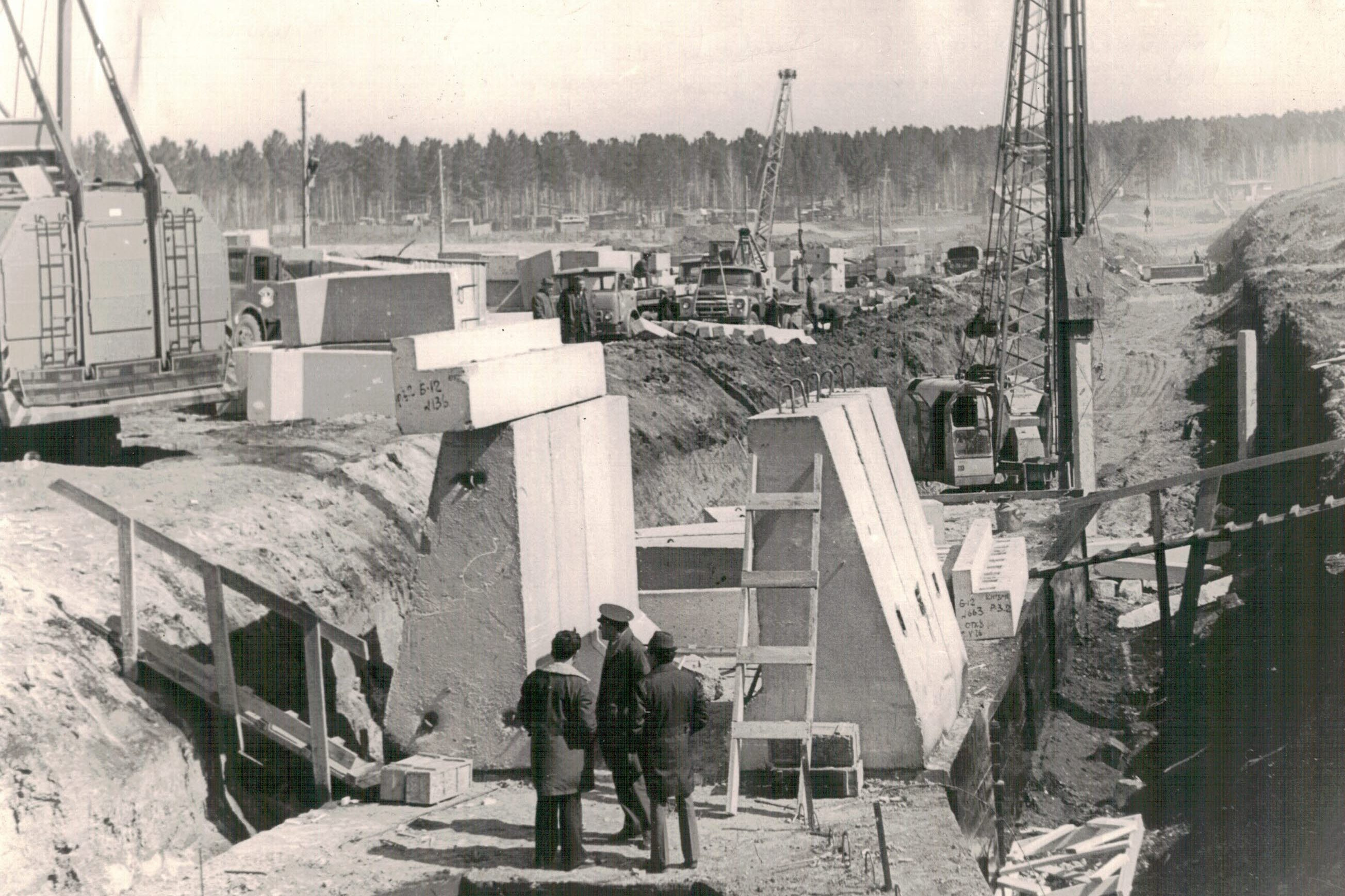 Июнь 1976 года, спустя несколько месяцев после начала работ Июнь 1976 года, спустя несколько месяцев после начала работ