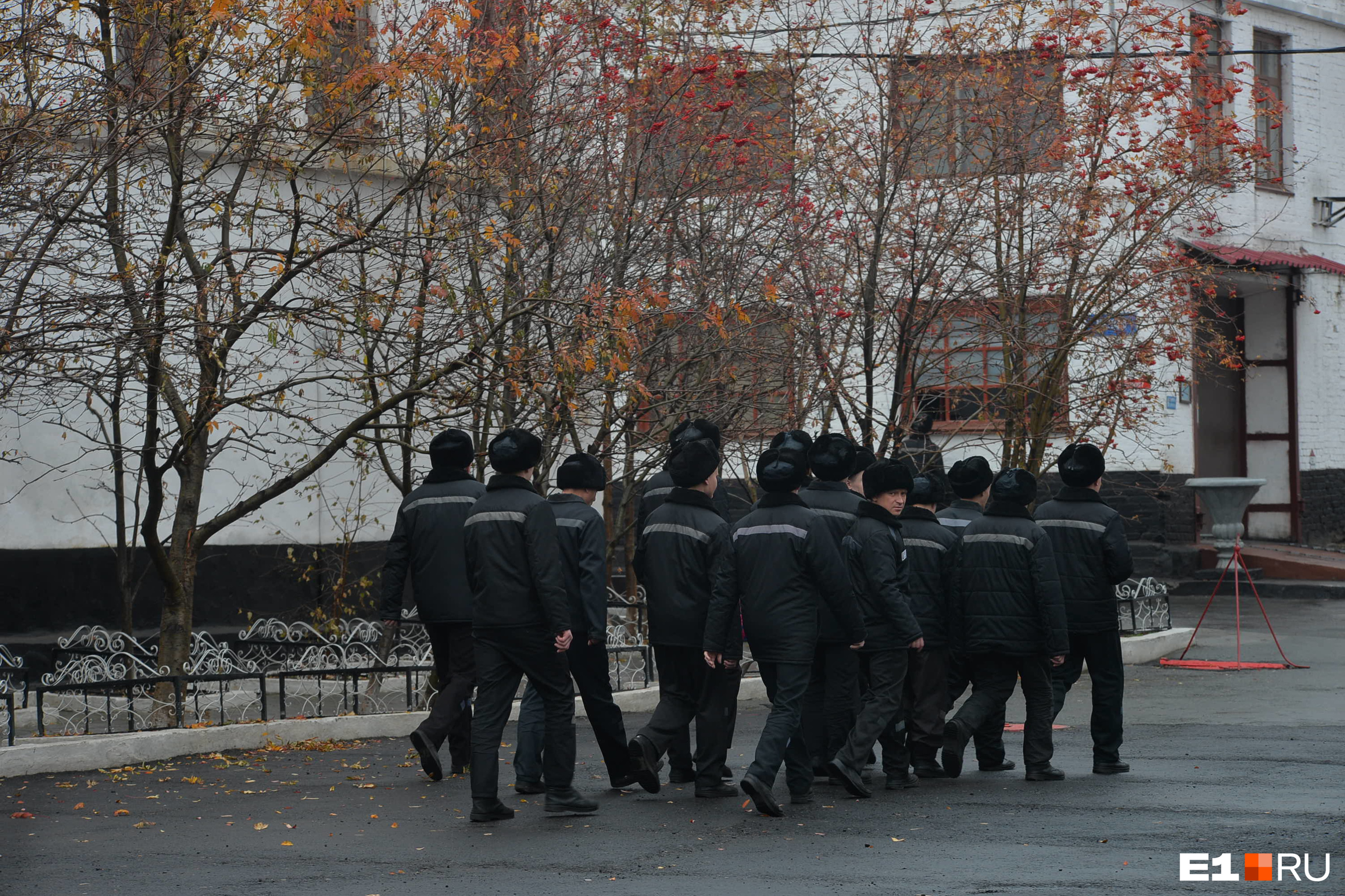 Может ли осужденный повесить на стену фотографию