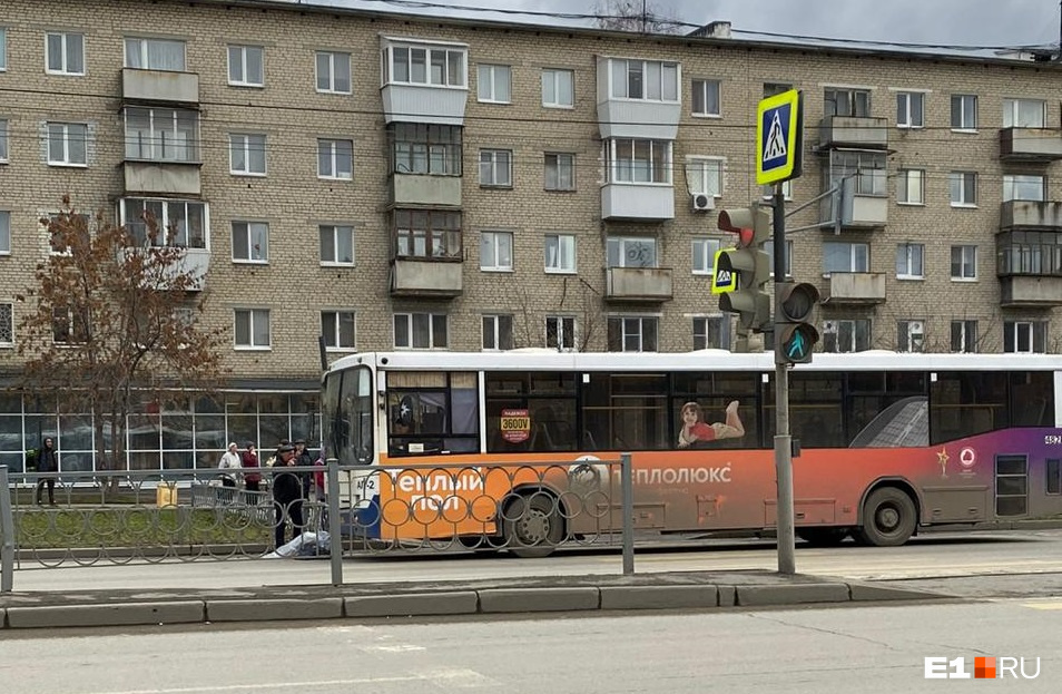 Автобус 56 с вокзала. Проспект Космонавтов автобусы. Автобус 56.