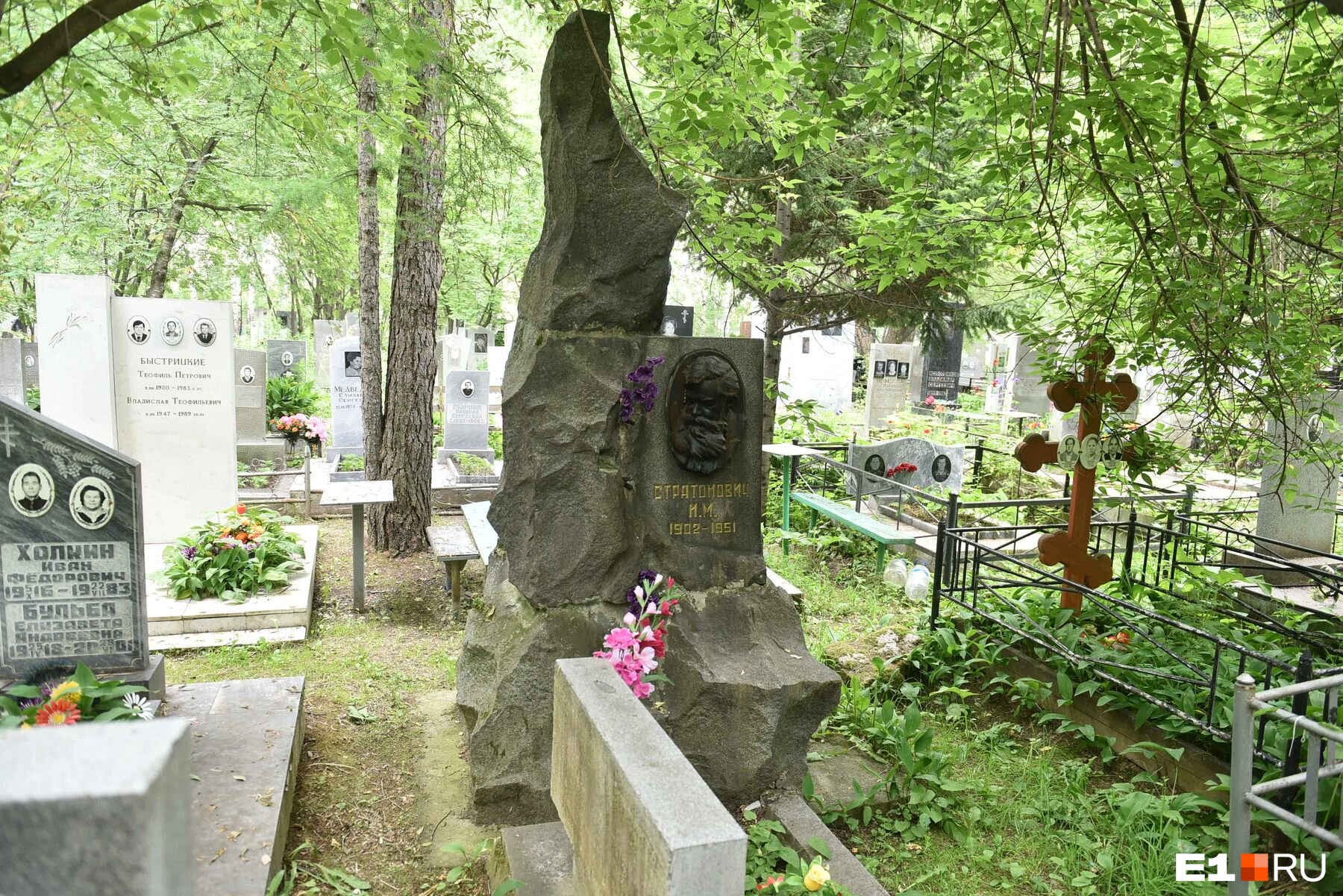 И. М. Стратонович до 1950 года возглавлял кафедру лесных культур в Архангельском лесотехническом институте. Затем он переехал в Свердловск и работал в Уральском лесотехническом институте. <br>Он организовал и возглавил деятельность по выявлению и изучению 150-летних лесных культур. Им также разработан способ грунтовых посевов сосны для быстрого закультивирования необлесившихся лесосек И. М. Стратонович до 1950 года возглавлял кафедру лесных культур в Архангельском лесотехническом институте. Затем он переехал в Свердловск и работал в Уральском лесотехническом институте. <br>Он организовал и возглавил деятельность по выявлению и изучению 150-летних лесных культур. Им также разработан способ грунтовых посевов сосны для быстрого закультивирования необлесившихся лесосек