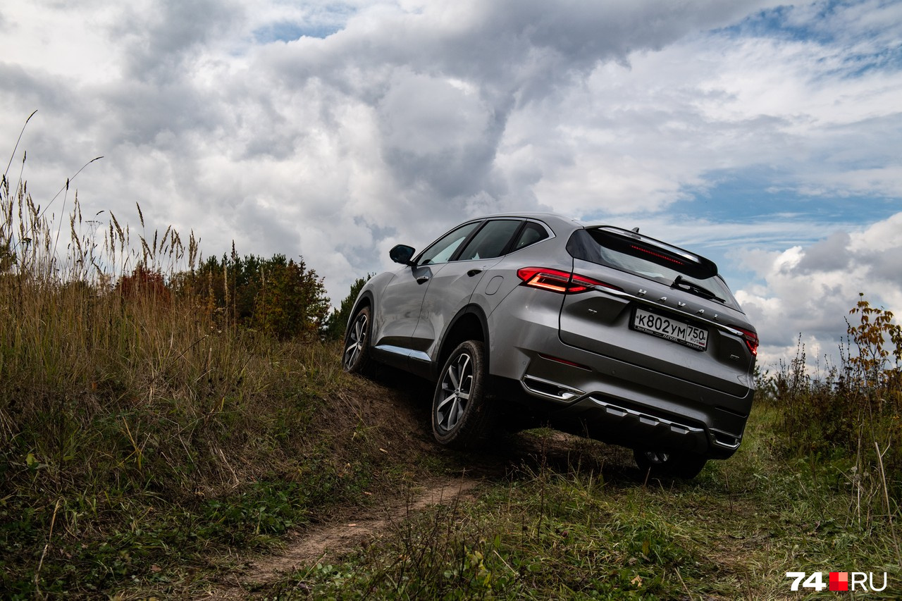 С диагональным вывешиванием Haval F7 справляется благодаря помощи электроники: ESP притормаживает буксующее колесо. Для кроссоверов это типичная схема С диагональным вывешиванием Haval F7 справляется благодаря помощи электроники: ESP притормаживает буксующее колесо. Для кроссоверов это типичная схема