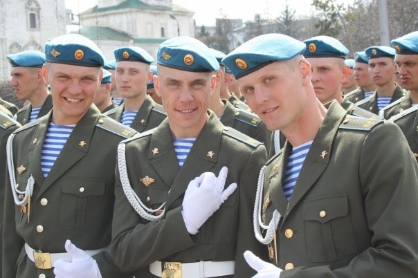 Александр Чиботарь на фотографии справа Александр Чиботарь на фотографии справа