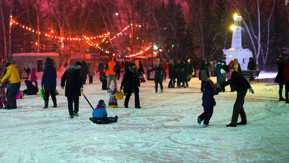 Привет, зима: выясняем, где в Омске можно покататься на коньках и лыжах