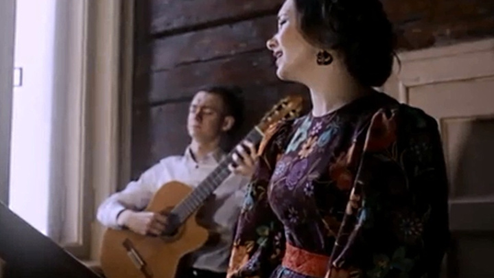 Гитарист с подругой сняли клип на романс начала прошлого века