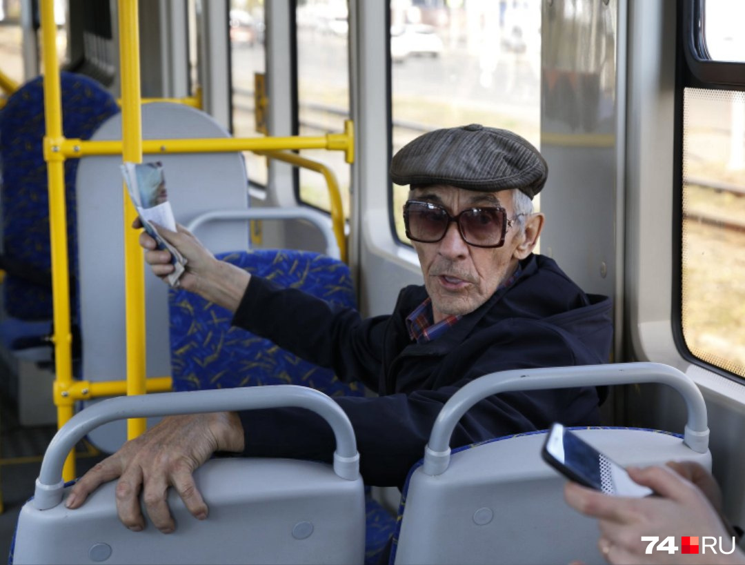 Виктор Захарович считает, что трамвай слишком длинный