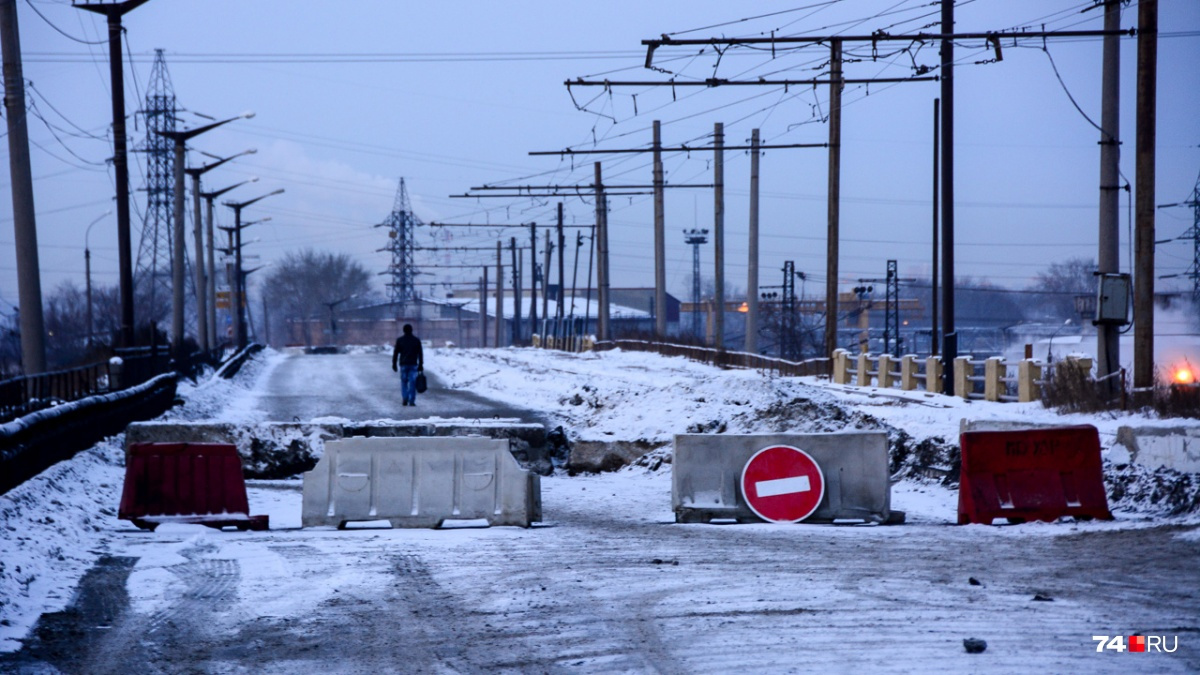 Решение о закрытии моста власти принимали экстренно Решение о закрытии моста власти принимали экстренно