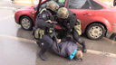 Полицейские опубликовали видео задержания банды, похитившей у ростовчан и москвичей 18 млн рублей