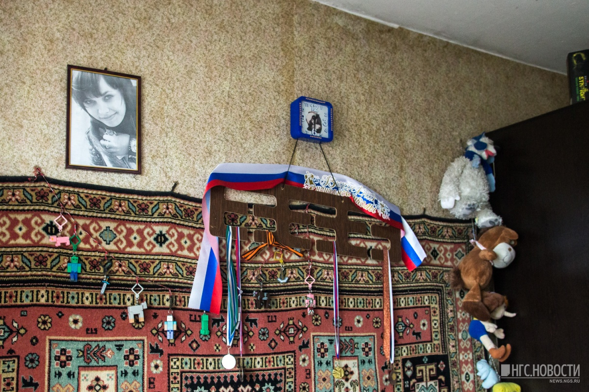 Галина Борисовна живет в одной комнате с Геной