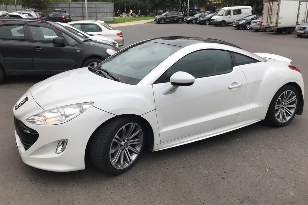 Французская интерпретация идей Audi TT оказалась весьма убедительной. По крайней мере внешне Французская интерпретация идей Audi TT оказалась весьма убедительной. По крайней мере внешне