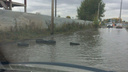 Водители массово теряют колеса в залитой водой яме «Северного»