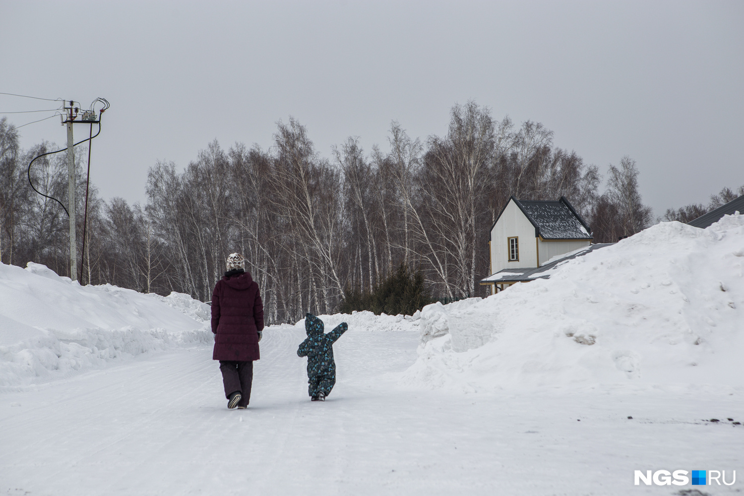 Здесь поселок. Поселок не знаю высокая веселая.