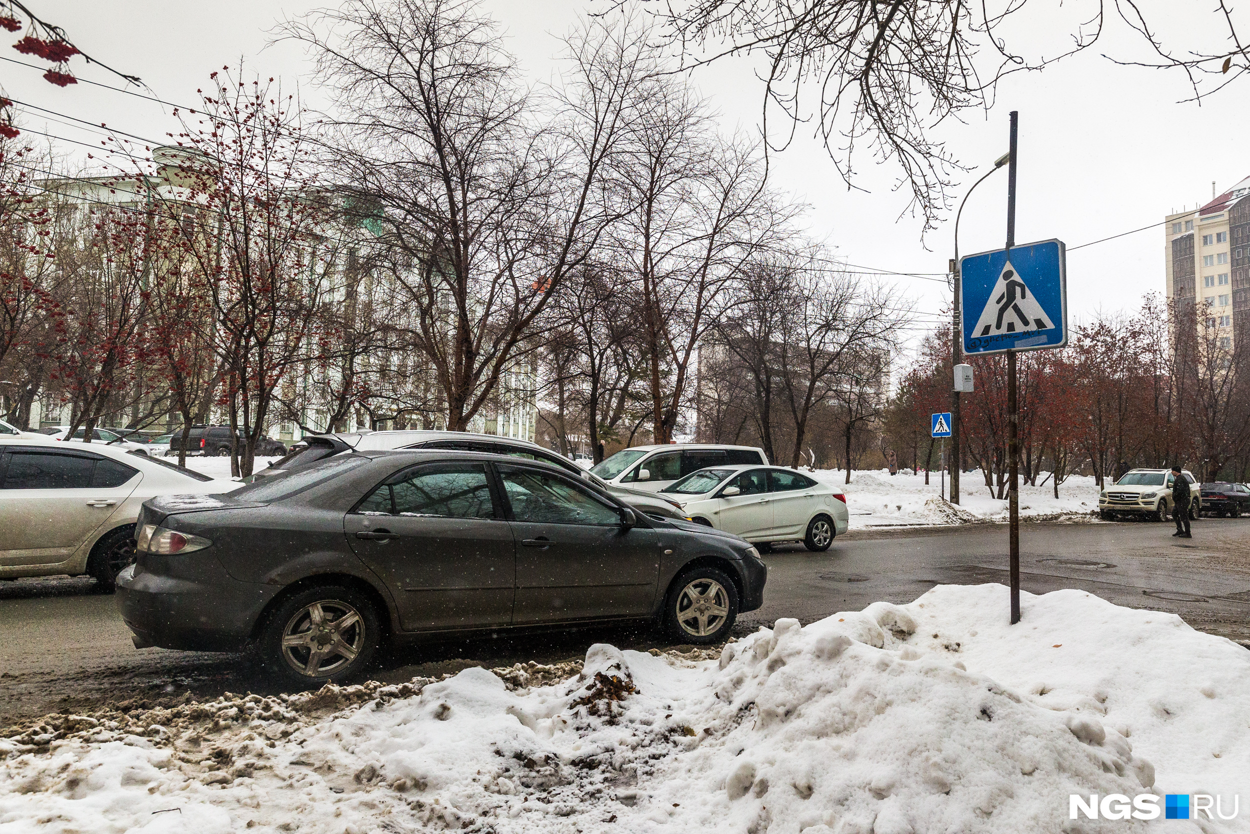 С этого места на Урицкого часто увозят эвакуаторы С этого места на Урицкого часто увозят эвакуаторы