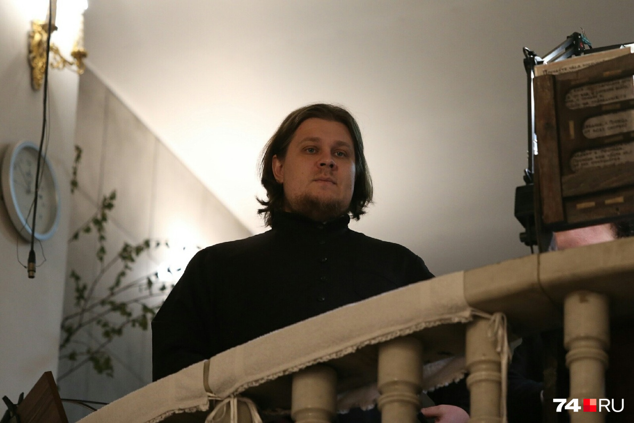 Священнослужитель Александр Грузлев, ставший фигурантом крупного скандала, был замечен в храме «Утоли моя печали» Священнослужитель Александр Грузлев, ставший фигурантом крупного скандала, был замечен в храме «Утоли моя печали»