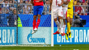 Поцелуи с мячом, па на кончиках пальцев и стриптиз: самые яркие моменты матча Коста-Рика — Сербия