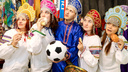 Будь в тренде — носи кокошник. Иностранцы скупают головные уборы в Нижнем Новгороде