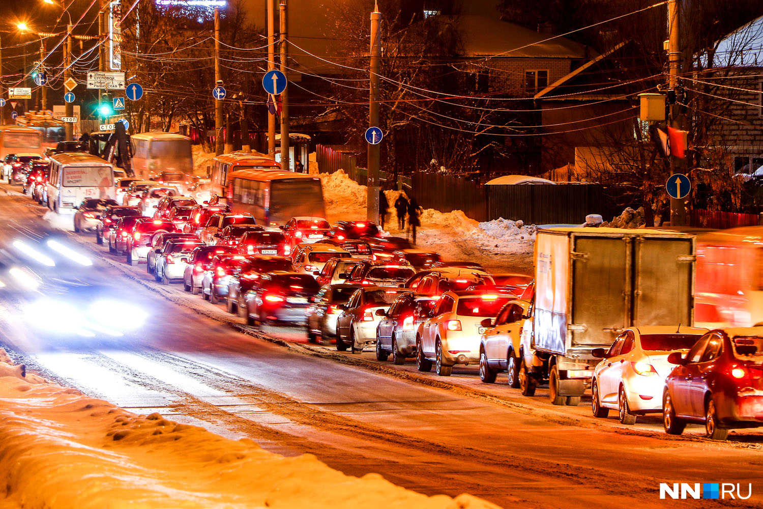 Новгород пробка. Пробки Нижний Новгород. Пробки на дорогах Нижнего Новгорода. Пробка Нижний Новгород зима. Пробка город зима.