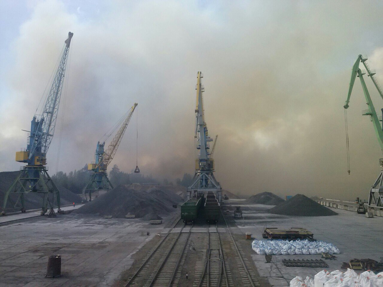 Речпорт в Лесосибирске во время пожара Речпорт в Лесосибирске во время пожара