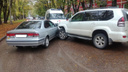 «Ниссан» и «Тойота» не поделили дорогу в Академгородке: приехала скорая помощь