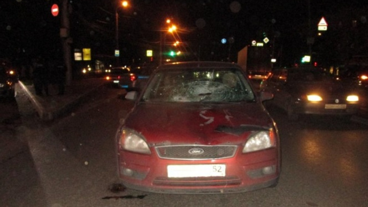 Водитель легковушки насмерть сбил нижегородца, переходившего дорогу на красный сигнал светофора