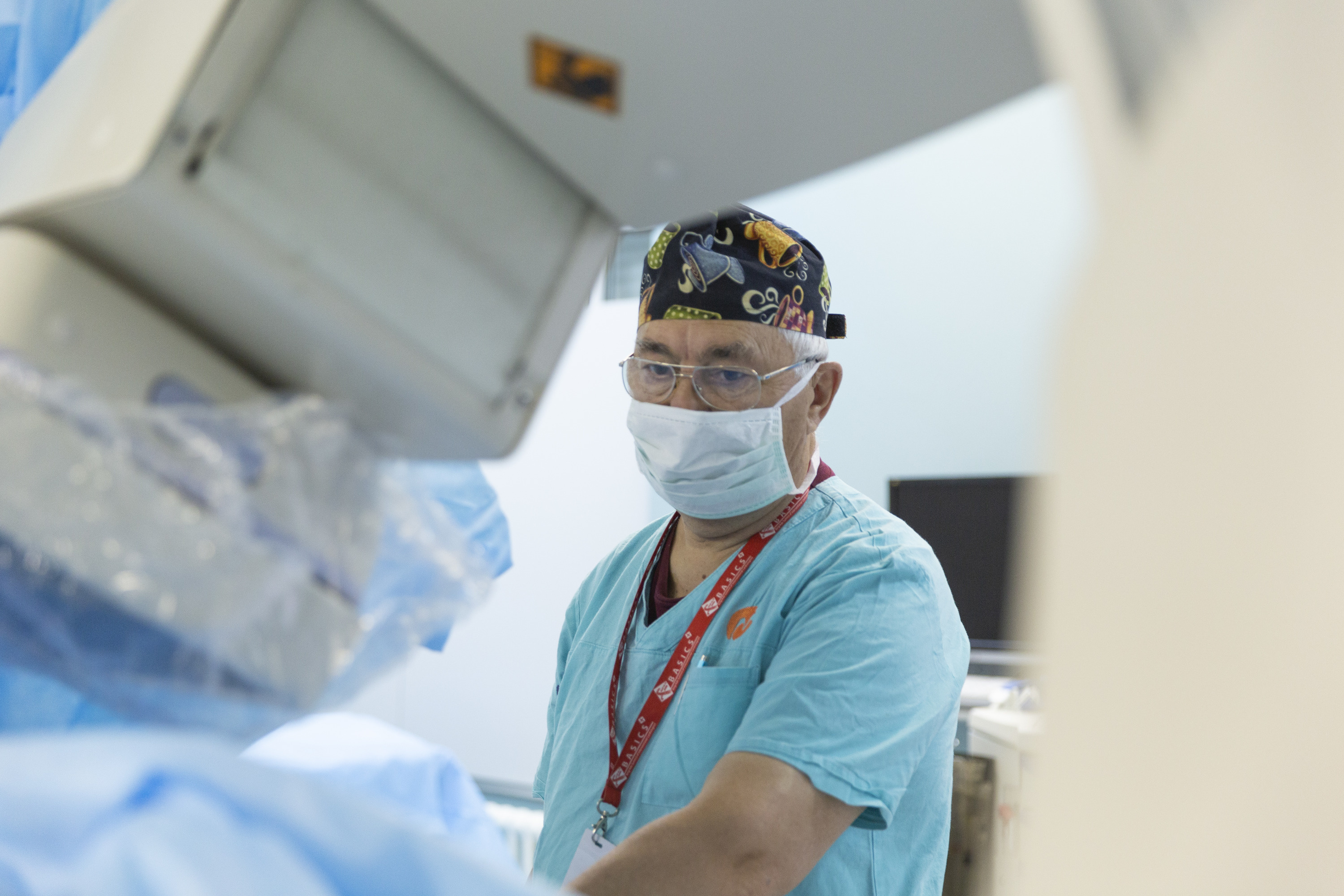 Анестезиолог-реаниматолог во время операции