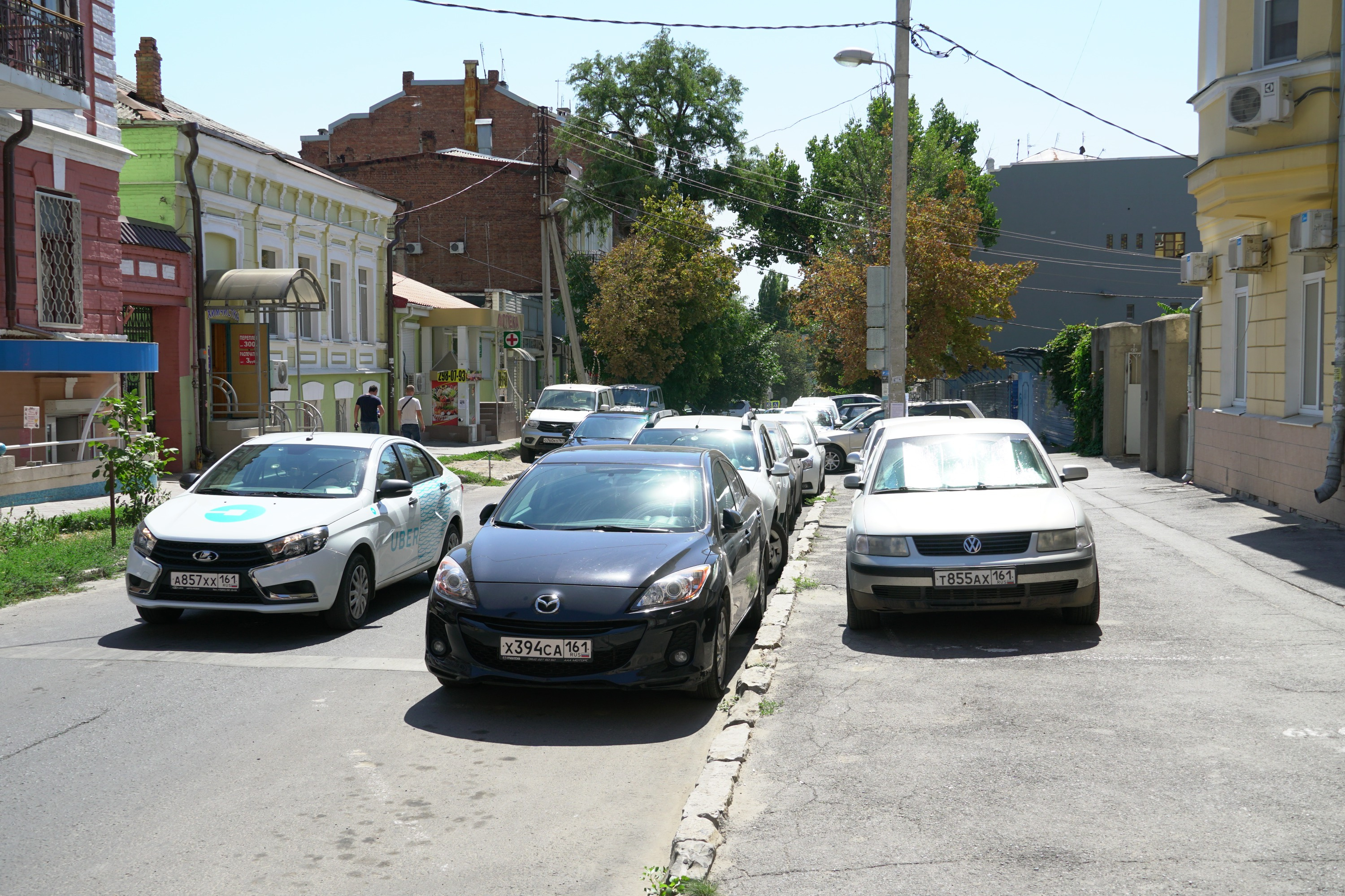 Получить штраф за парковку на тротуаре — 1000 рублей, выделиться из толпы — бесценно